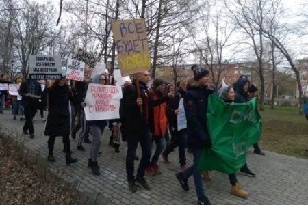 "Монстрация" прошла в пяти городах Сибири, несмотря на сильный ветер и снегопад