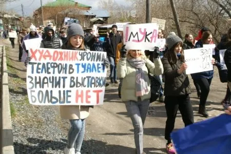 "Монстрация" прошла в пяти городах Сибири, несмотря на сильный ветер и снегопад