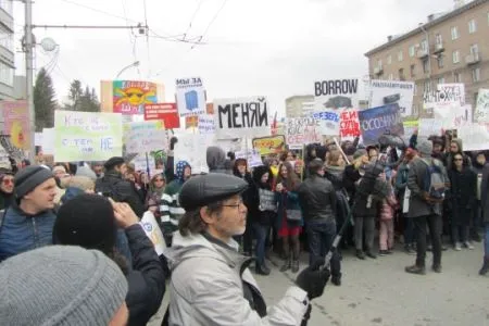 "Монстрация" прошла в пяти городах Сибири, несмотря на сильный ветер и снегопад