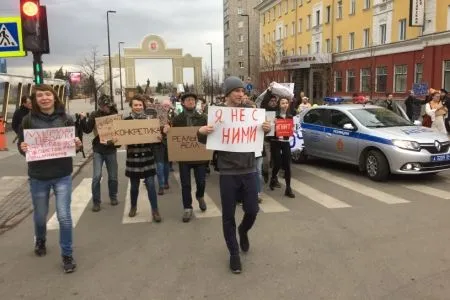 "Монстрация" прошла в пяти городах Сибири, несмотря на сильный ветер и снегопад