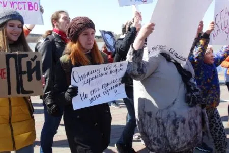 "Монстрация" прошла в пяти городах Сибири, несмотря на сильный ветер и снегопад