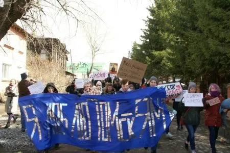 "Монстрация" прошла в пяти городах Сибири, несмотря на сильный ветер и снегопад