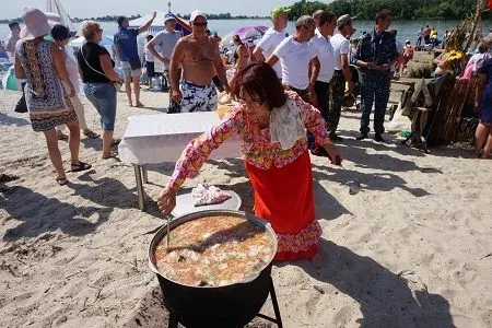 Более 30 тыс. человек посетили гастрономический праздник "Донская уха" в Ростовской области