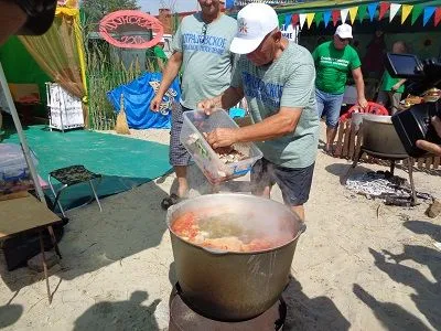 Более 30 тыс. человек посетили гастрономический праздник "Донская уха" в Ростовской области