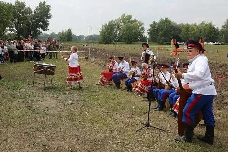 Конноспортивный праздник, посвященный 266-й годовщине со дня рождения атамана Платова, прошел в Ростовской области