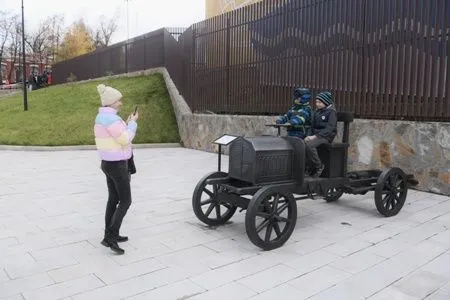 Глава Минстроя РФ Якушев в Верхней Туре открыл набережную с ветряками